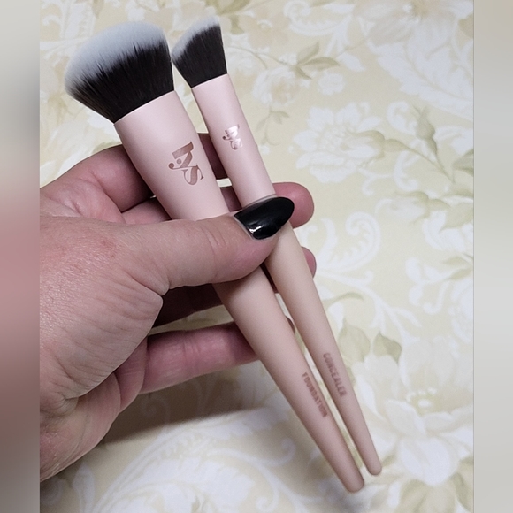 LYS Foundation & Concealer Brushes - Picture 12 of 16